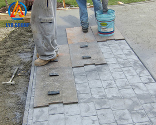 Does concrete stamping last?